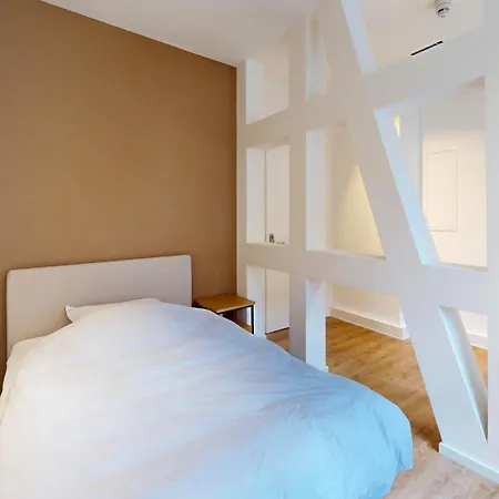01 No 8a Boardinghouse