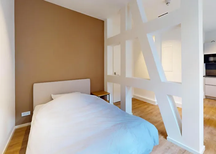 01 No 8a Boardinghouse